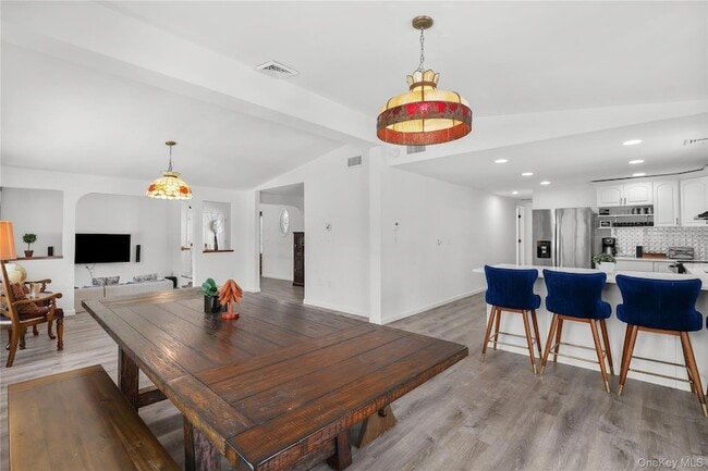 Building Photo - 10 Vernon Dr