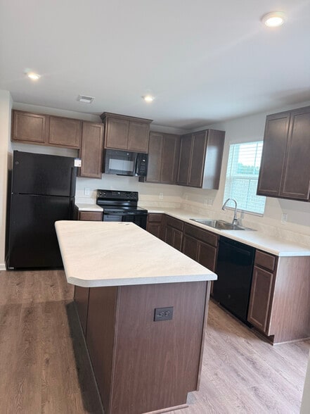 Building Photo - 722 Peridot Wy