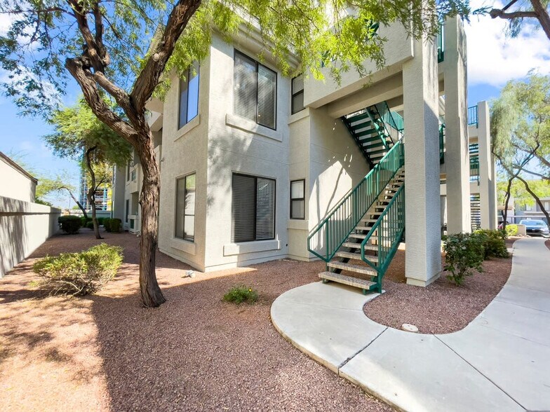 Building Photo - 15608 N 71st St