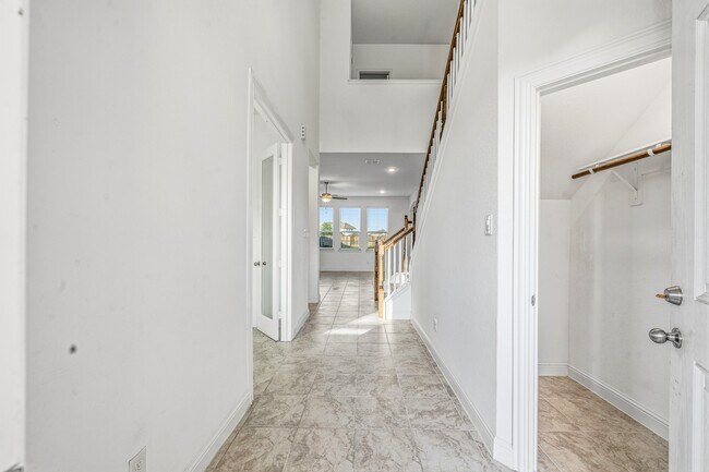 Building Photo - 3519 Sunburst Ct
