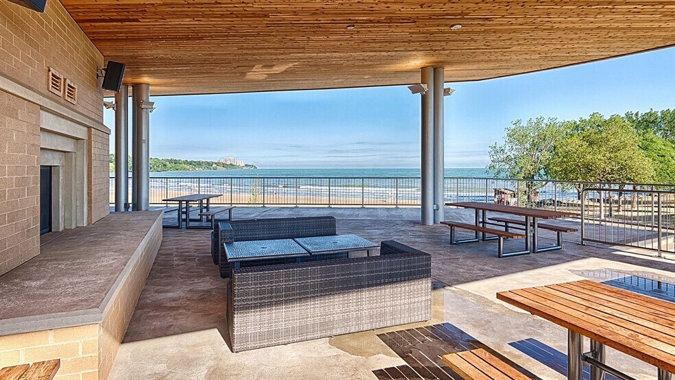 Edgewater Beach House - 1285 W 67th St