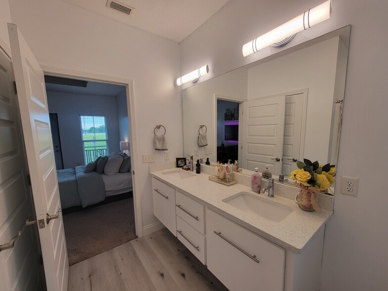 Building Photo - 652 Helen Ave