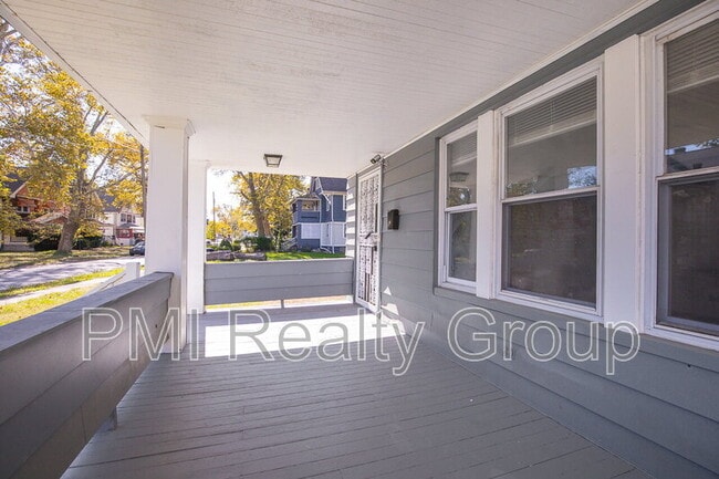 Building Photo - 476 E 108th St