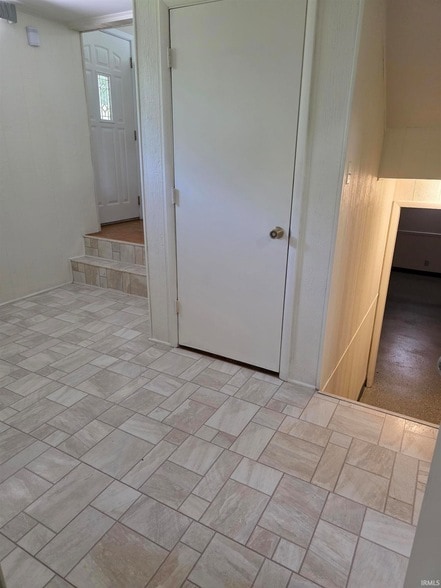 Building Photo - 1619 W Arlington Rd