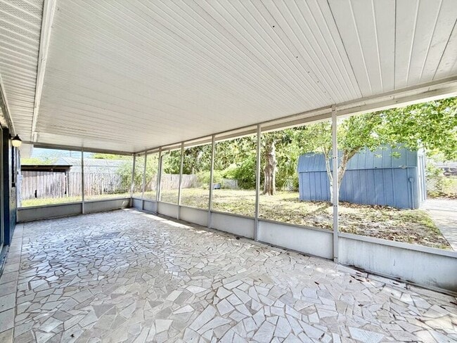 Building Photo - 1300 Classic Dr