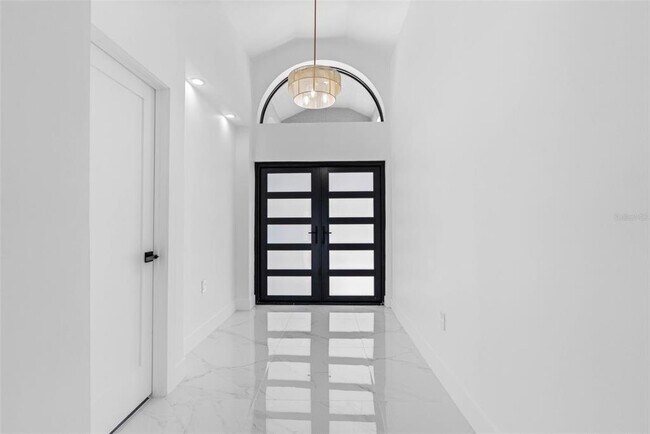 Building Photo - 520 115th Ave