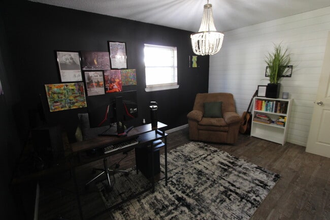 Building Photo - 41 Moriarty St NW