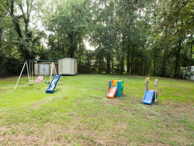 Building Photo - Adorable 3 bedroom/1 Bath in Forest Hills!