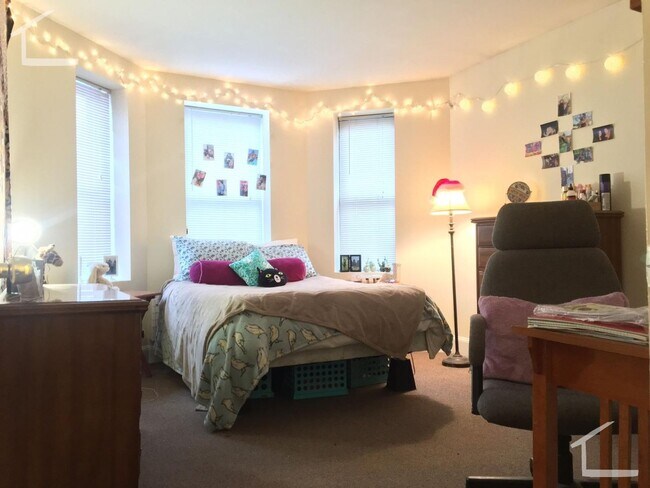 Building Photo - No Brokers Fee, Kenmore Location. The Building With Elevator and Laundry, Heat, Hot Water Included