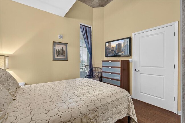 Building Photo - 360 Nueces St