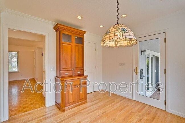 Building Photo - 2685 Yorkton Dr