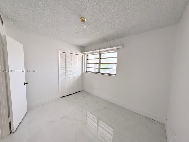 Building Photo - 21 SW 109th Ave