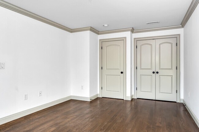 Building Photo - 2593 Washington St