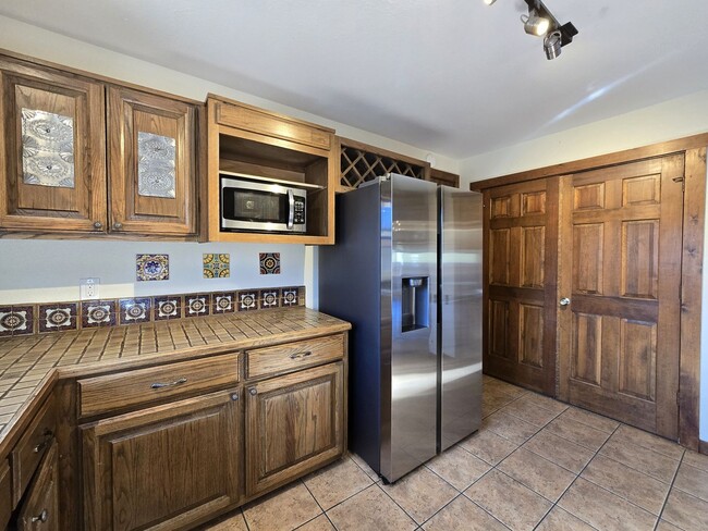 Building Photo - 2835 Don Quixote