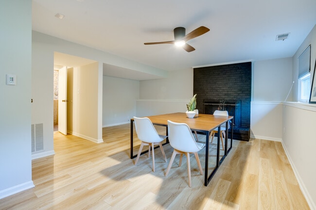 Coworking Area - 5471 Braddock Ridge Dr