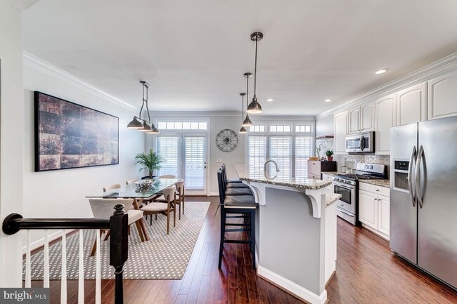 Building Photo - 947 Harrison Cir