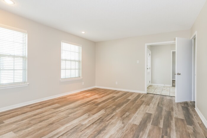 Building Photo - 3405 Dunkeld Dr