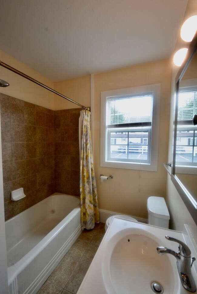 Building Photo - This one is Perfect!! It's a 2 Bedroom Single-Family Home with a Garage in Smyrna