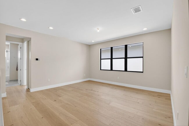 Building Photo - 8521 Ganton Dr