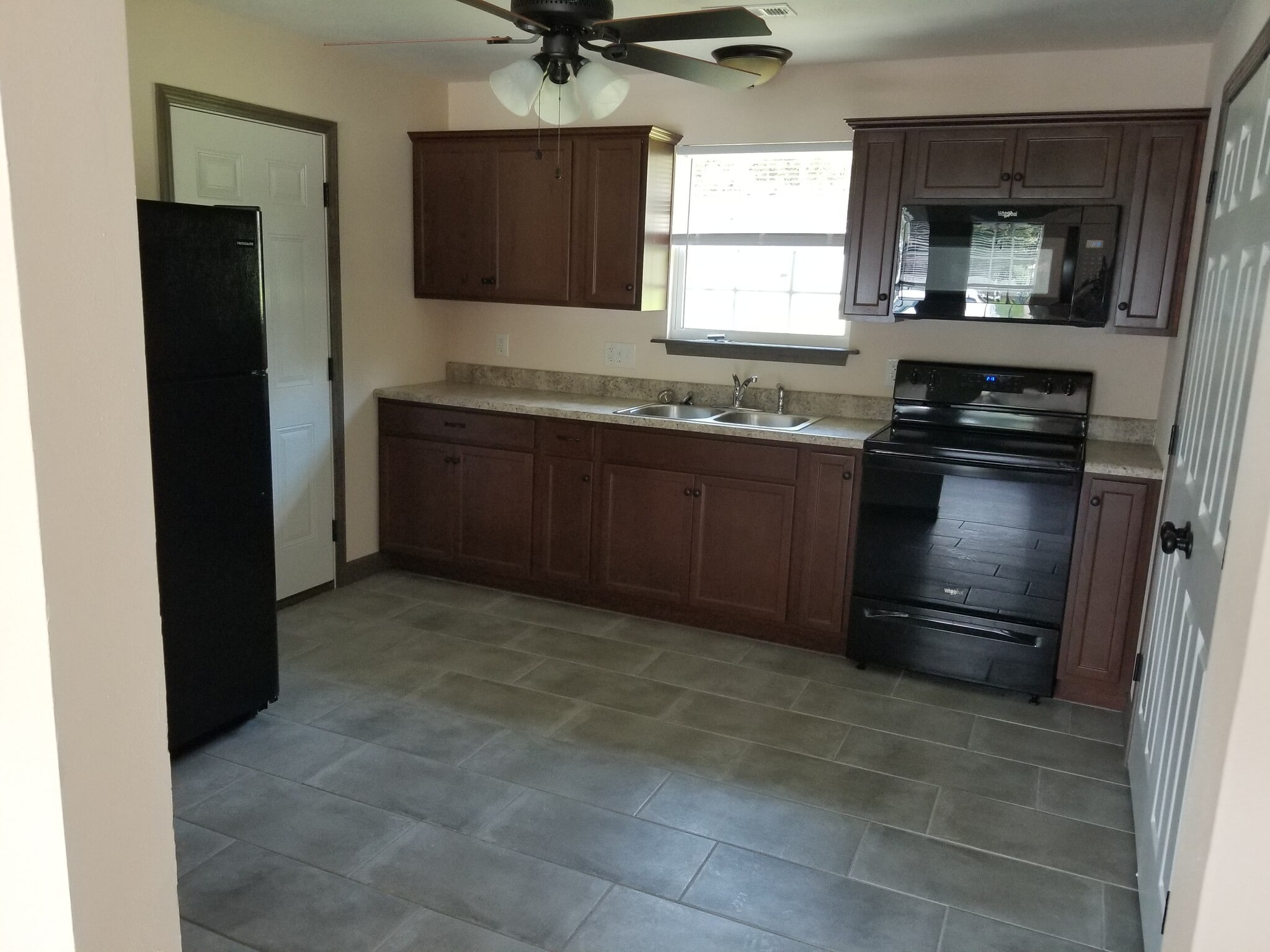 Building Photo - 434 Eagles Way