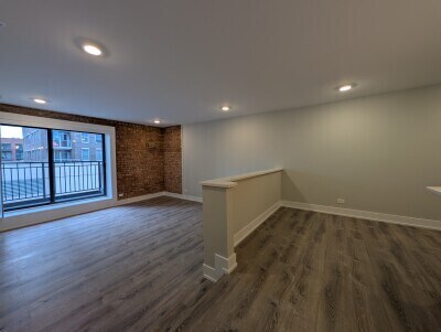 Building Photo - 1212 N La Salle Dr