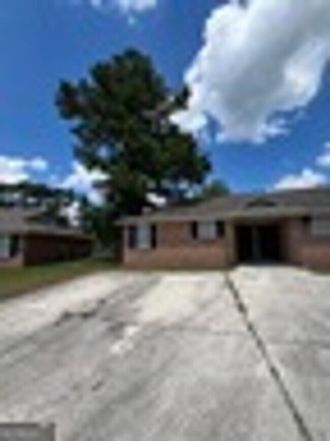 Primary Photo - 409 Baltic Ct