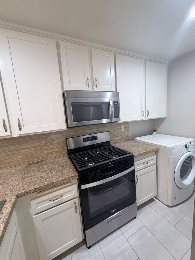 Building Photo - Charming 1 Bedroom, 1 bath condo in the heart of Irvine