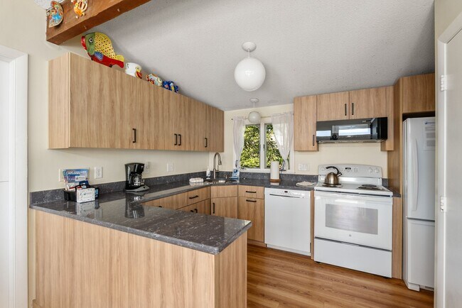 Building Photo - 26 Salt Island Rd