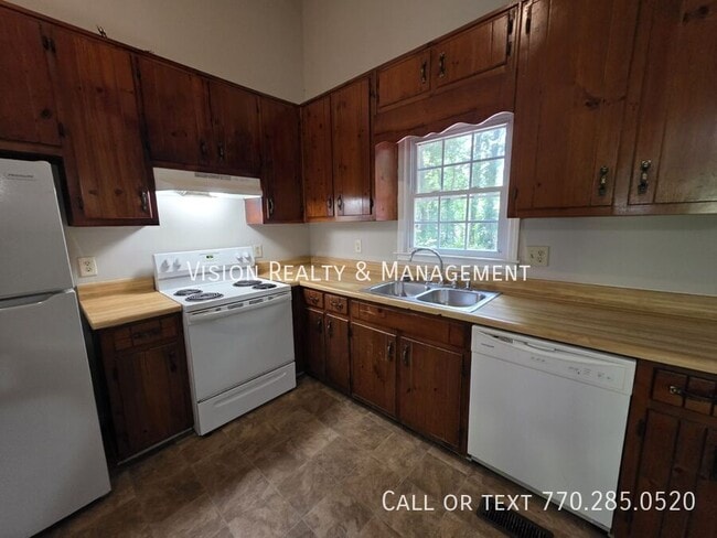 Building Photo - 155 Pine Hill Dr