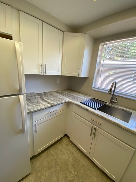 Building Photo - 2959 Edgewood Ln