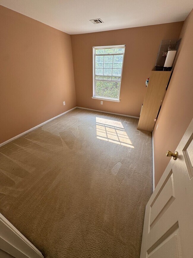 Building Photo - 20 Bergen Ridge Rd