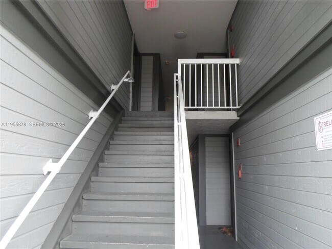 Building Photo - 20760 NE 4th Ct