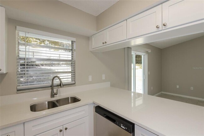Building Photo - 5525 Southgrove Ct