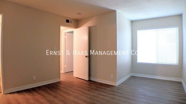 Building Photo - 3707 Country Club Dr