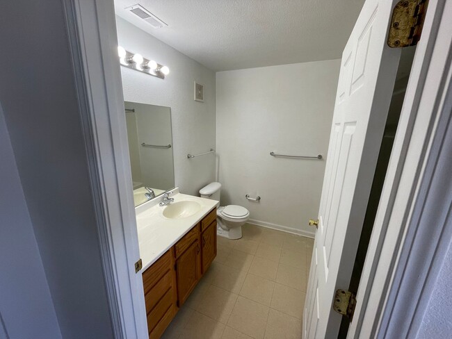 Building Photo - 3 Minutes to Honda********** Rent $1149/mo...