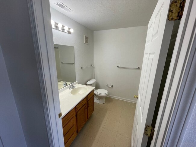 Building Photo - 3 Minutes to Honda********** Rent $1249/month*********Peaceful Living