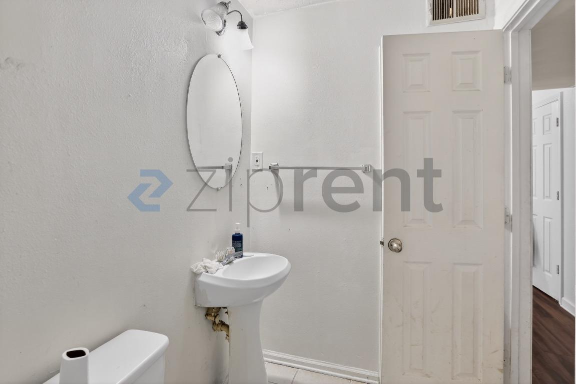 Building Photo - 1212 Utoy Springs Rd SW