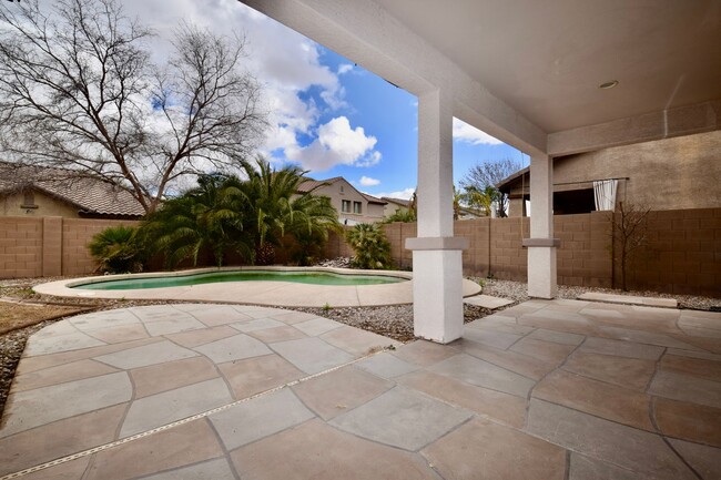 Building Photo - Beautiful Queen Creek home with a Pool!