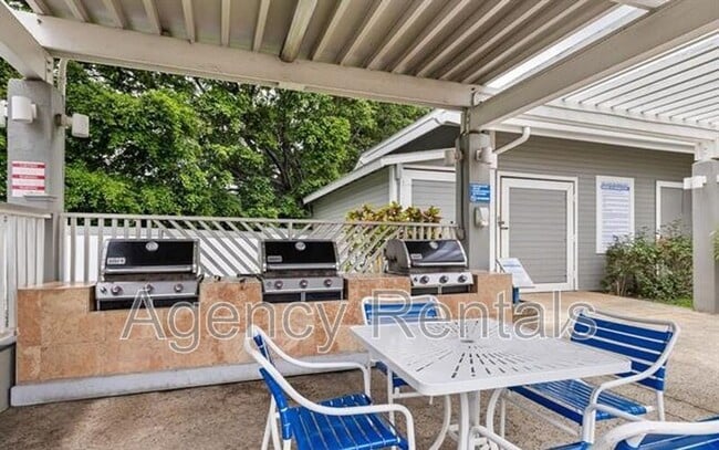 Building Photo - 545 Mananai Pl