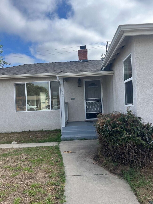 Building Photo - "Charming 2-Bedroom Retreat on Douglas Ave...