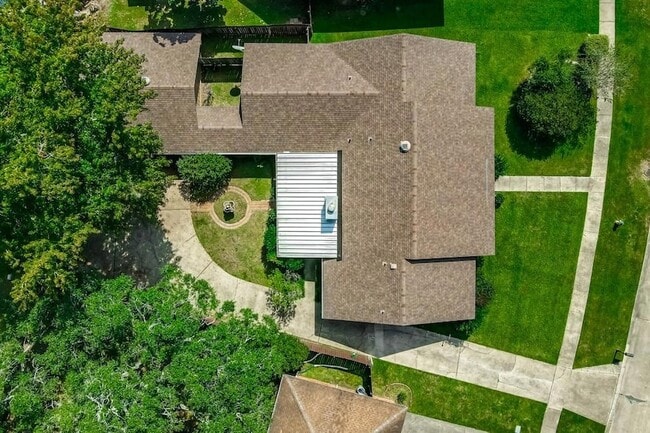 Building Photo - 131 Kingston Dr