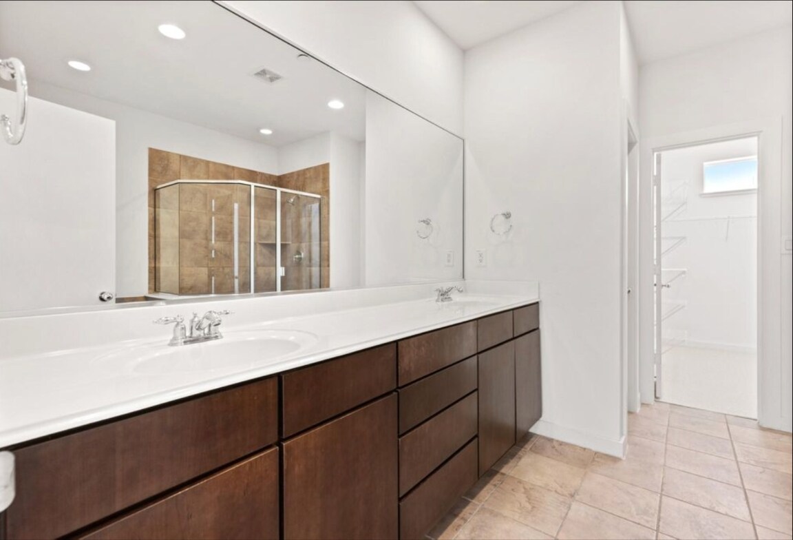 Building Photo - 3800 Holland Ave