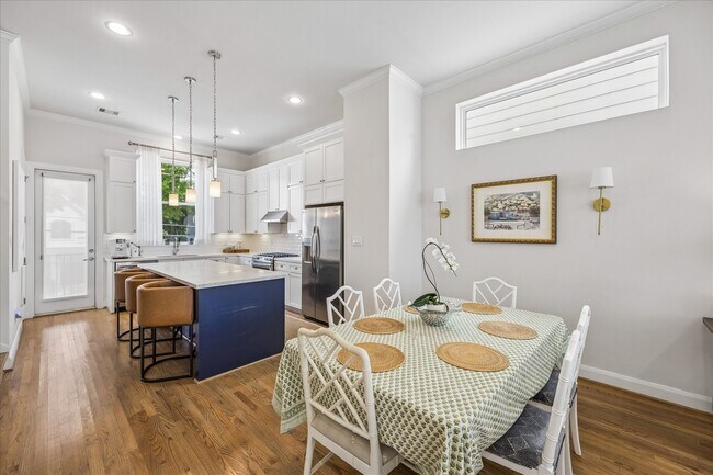 Building Photo - 1033 Ashland St