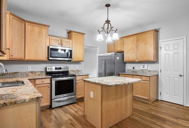 Building Photo - HAMPTON PARK - Pristine 4-5 bedroom home a...