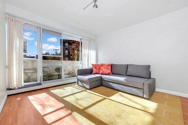 Building Photo - 31 Concord Ave