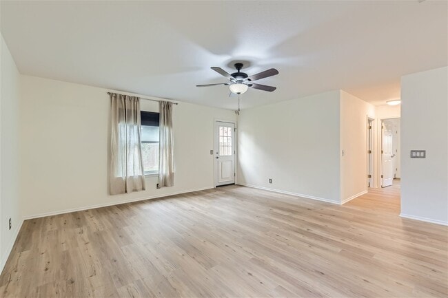 Building Photo - 6937 Sabrina Dr