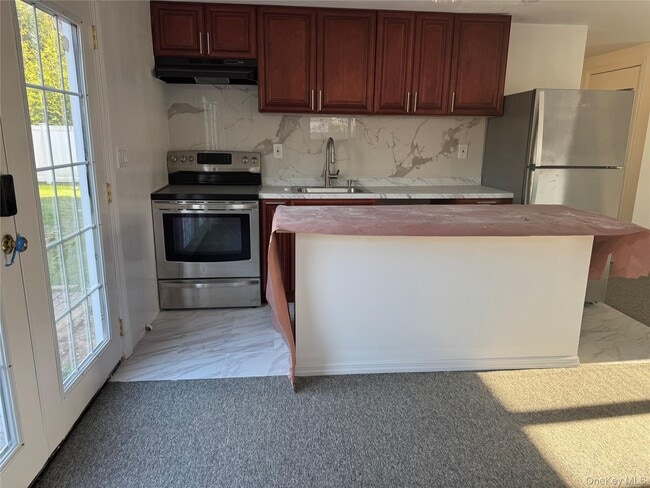 Building Photo - 10 Marsulin Dr