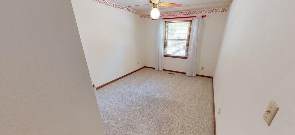 Building Photo - 14718 S Navaho Dr