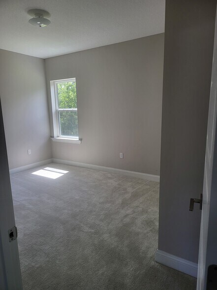 Building Photo - 10504 Silverbrook Trl