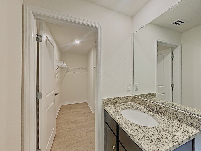 Building Photo - 7774 Broad Pointe Dr